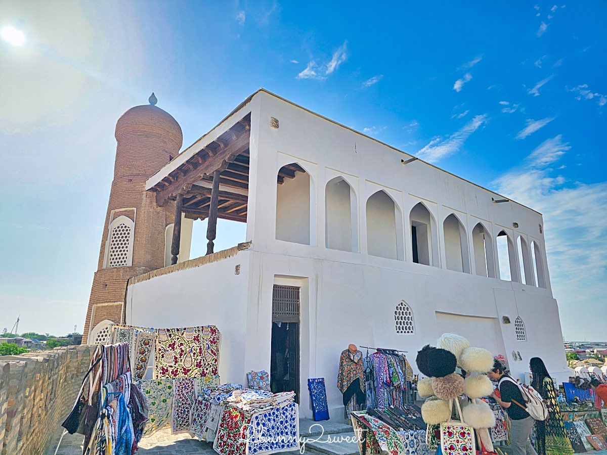 【布哈拉亞克要塞 Ark of Bukhara】走進千年土黃色皇城，俯瞰古城最佳視角｜門票交通攻略 @兔兒毛毛姊妹花