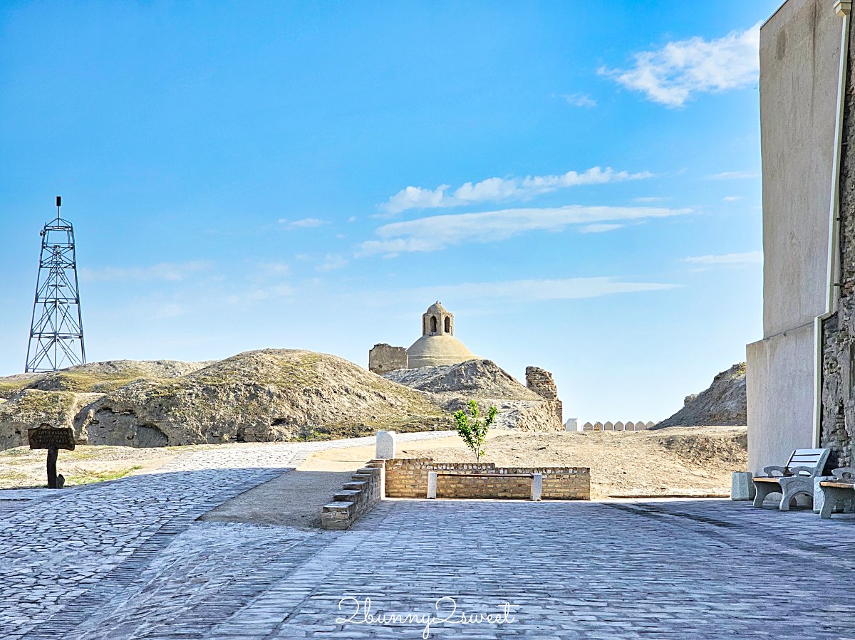 【布哈拉亞克要塞 Ark of Bukhara】走進千年土黃色皇城，俯瞰古城最佳視角｜門票交通攻略 @兔兒毛毛姊妹花