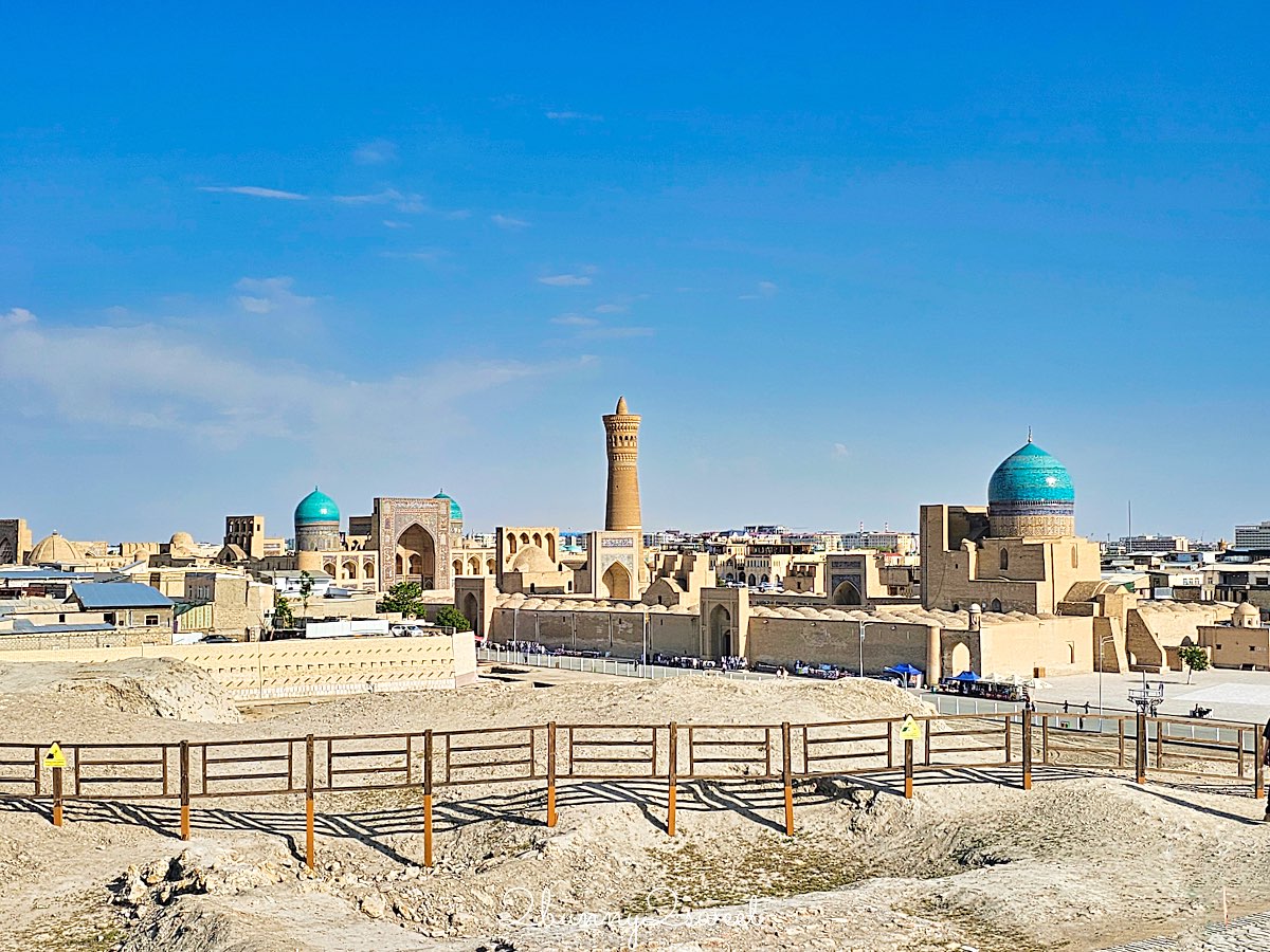【布哈拉亞克要塞 Ark of Bukhara】走進千年土黃色皇城，俯瞰古城最佳視角｜門票交通攻略 @兔兒毛毛姊妹花