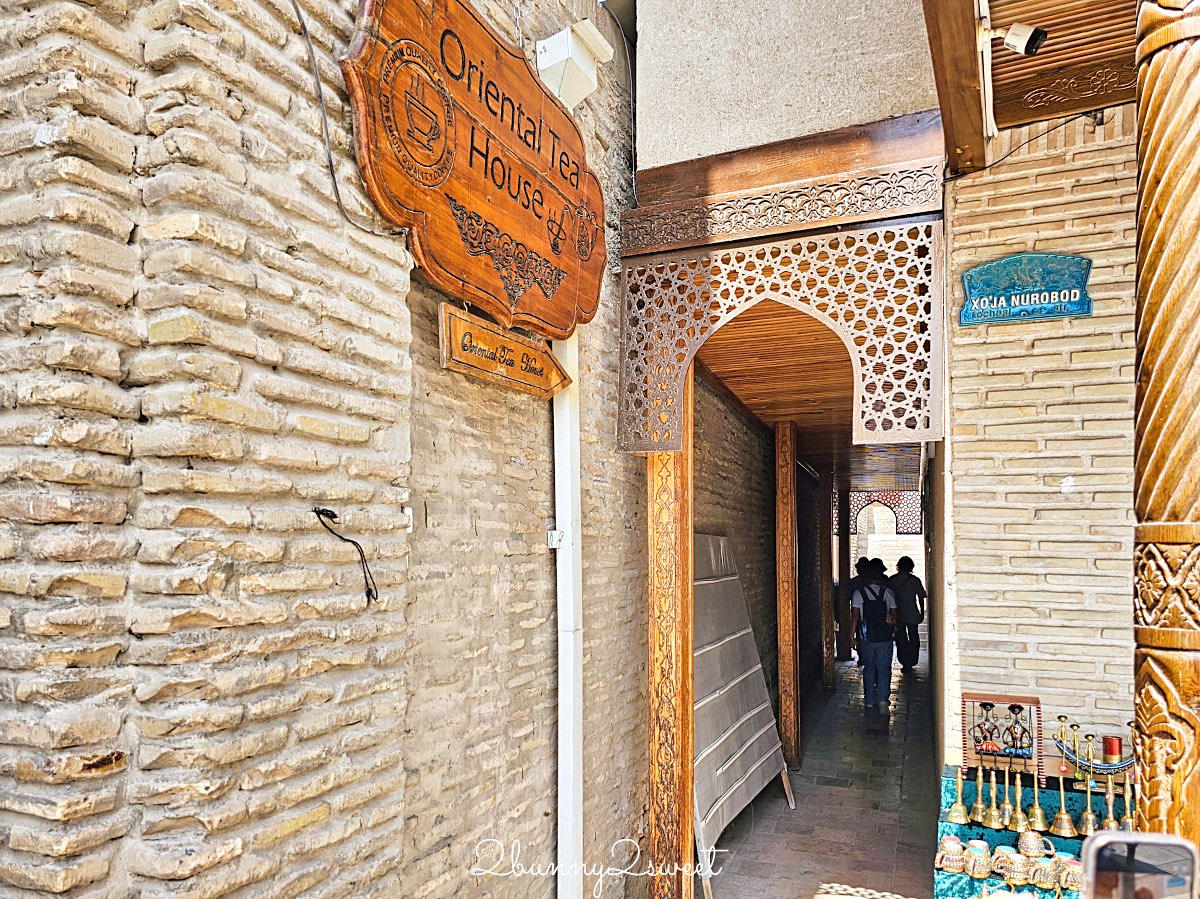 布哈拉美食【Oriental Tea House】絲路風情茶館，隱藏版絕美木雕天花板，必吃道地烤包子與手拉麵 @兔兒毛毛姊妹花