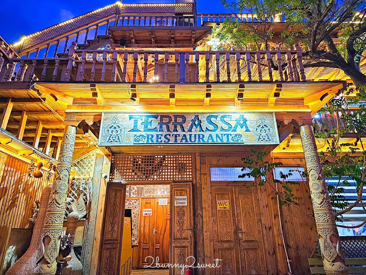 【Terrassa Cafe & Restaurant】希瓦古城最強景觀餐廳！欣賞矮宣禮塔與古城的VIP露台座位 @兔兒毛毛姊妹花