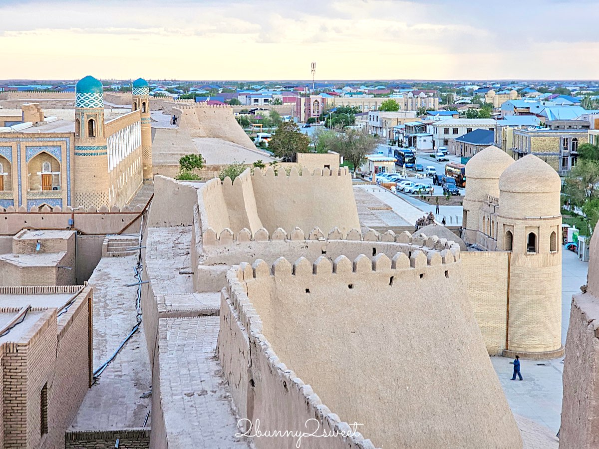 【希瓦可汗舊堡 Konya Ark】走進希瓦汗國王宮，登上【阿克謝赫博博瞭望台 Ak Sheikh-bobo Tower】俯瞰古城藍色天際線 @兔兒毛毛姊妹花