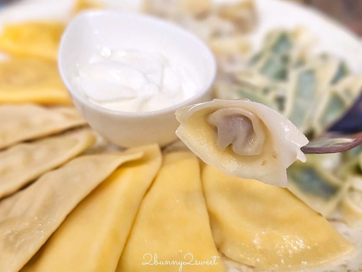 【Cafe Zarafshon】希瓦古城伊斯蘭霍賈宣禮塔旁絕美餐廳，必點希瓦特色餃子 @兔兒毛毛姊妹花