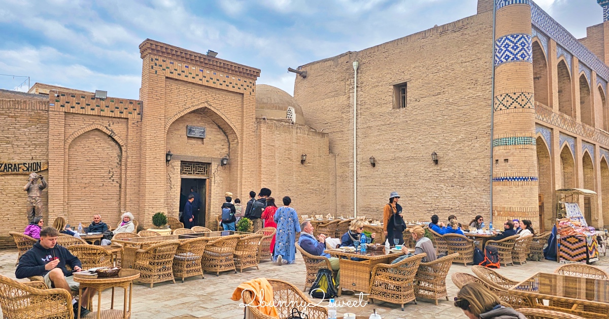 【希瓦石頭宮 Tashhovli Palace】藍色磁磚後宮太夢幻！走進汗國皇室生活的華麗宮殿 @兔兒毛毛姊妹花