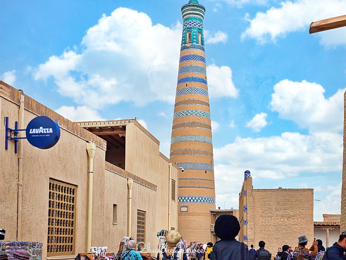 【伊斯蘭&middot;霍賈宣禮塔 Islam Khoja Minaret】登頂俯瞰中亞遺產，希瓦最高地標門票/交通攻略 @兔兒毛毛姊妹花