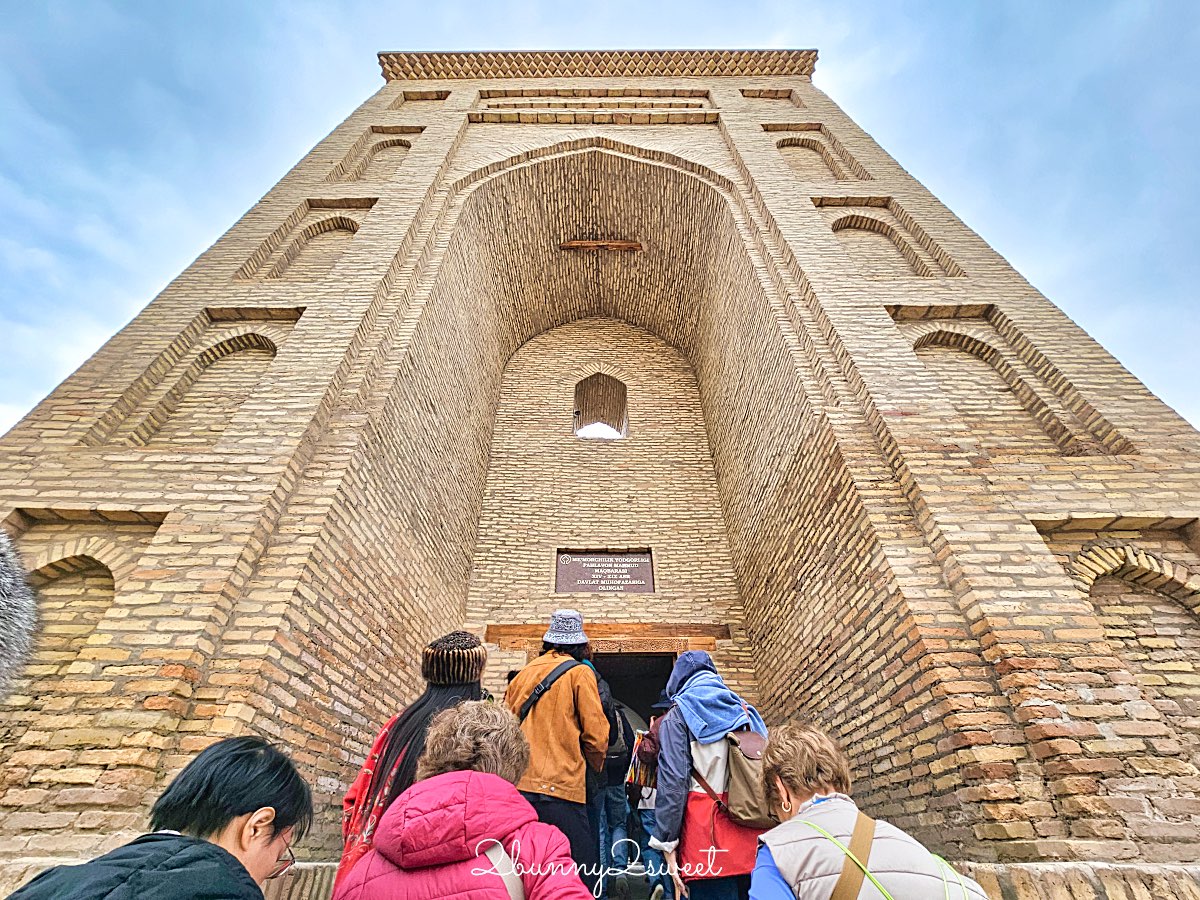 【帕拉萬&middot;馬哈穆德陵墓 Pakhlavan Makhmud Mausoleum】希瓦古城最美綠色圓頂，走進絕美滿版青花瓷磚空間 @兔兒毛毛姊妹花