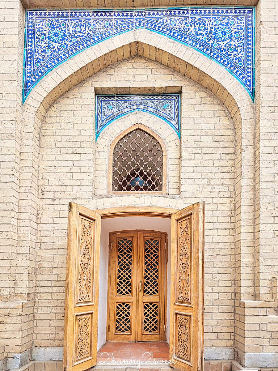 【帕拉萬&middot;馬哈穆德陵墓 Pakhlavan Makhmud Mausoleum】希瓦古城最美綠色圓頂，走進絕美滿版青花瓷磚空間 @兔兒毛毛姊妹花