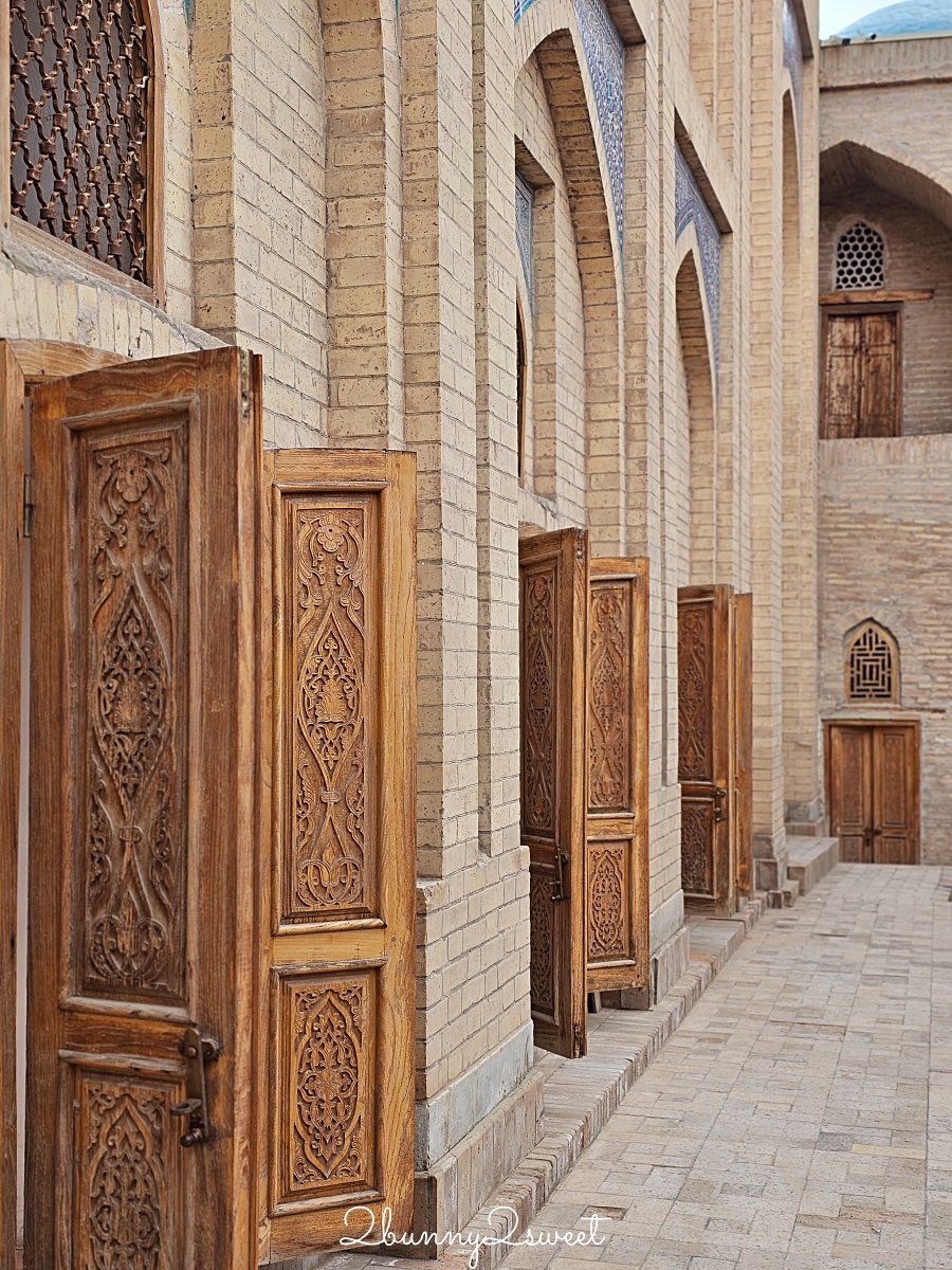 【帕拉萬&middot;馬哈穆德陵墓 Pakhlavan Makhmud Mausoleum】希瓦古城最美綠色圓頂，走進絕美滿版青花瓷磚空間 @兔兒毛毛姊妹花