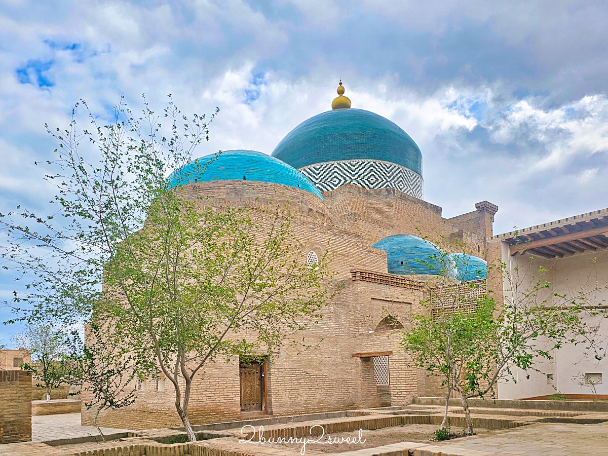 【帕拉萬&middot;馬哈穆德陵墓 Pakhlavan Makhmud Mausoleum】希瓦古城最美綠色圓頂，走進絕美滿版青花瓷磚空間 @兔兒毛毛姊妹花