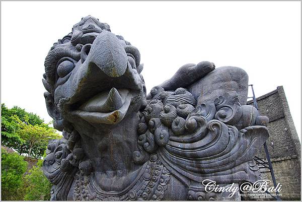 [2012 Bali] 烏魯瓦圖等待合體的守護神與神鷹-神鷹廣場 @兔兒毛毛姊妹花