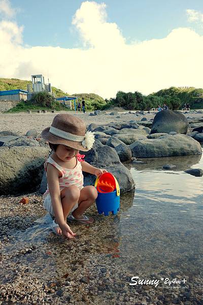 [親子遊。台北] 北海岸一日遊~玩沙。戲水。看海豚。逛老街 @兔兒毛毛姊妹花