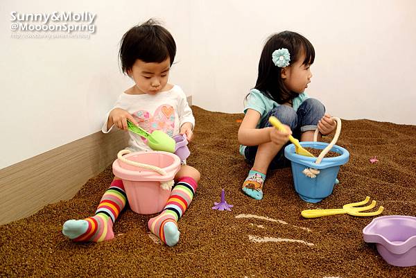 [親子餐廳@台北] 讓兔兒玩到不想回家的 Moooon Spring Cafe &#038; Play @兔兒毛毛姊妹花