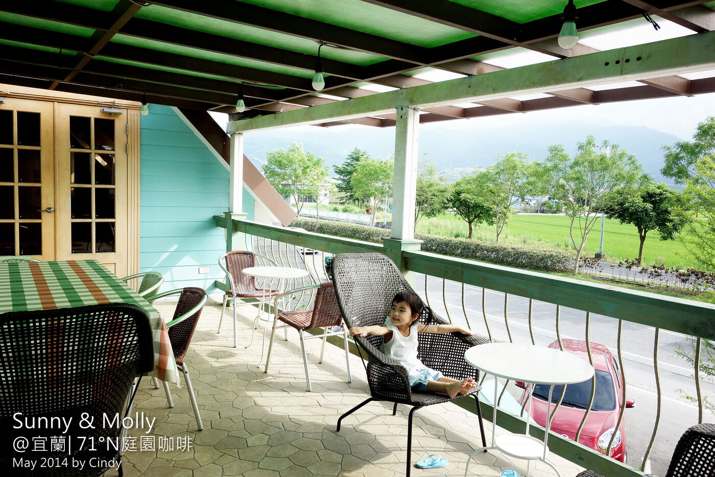 [親子遊。宜蘭] Tiffany 藍小木屋裡的鄉村風遊戲區~71 度 N 庭園咖啡 @兔兒毛毛姊妹花