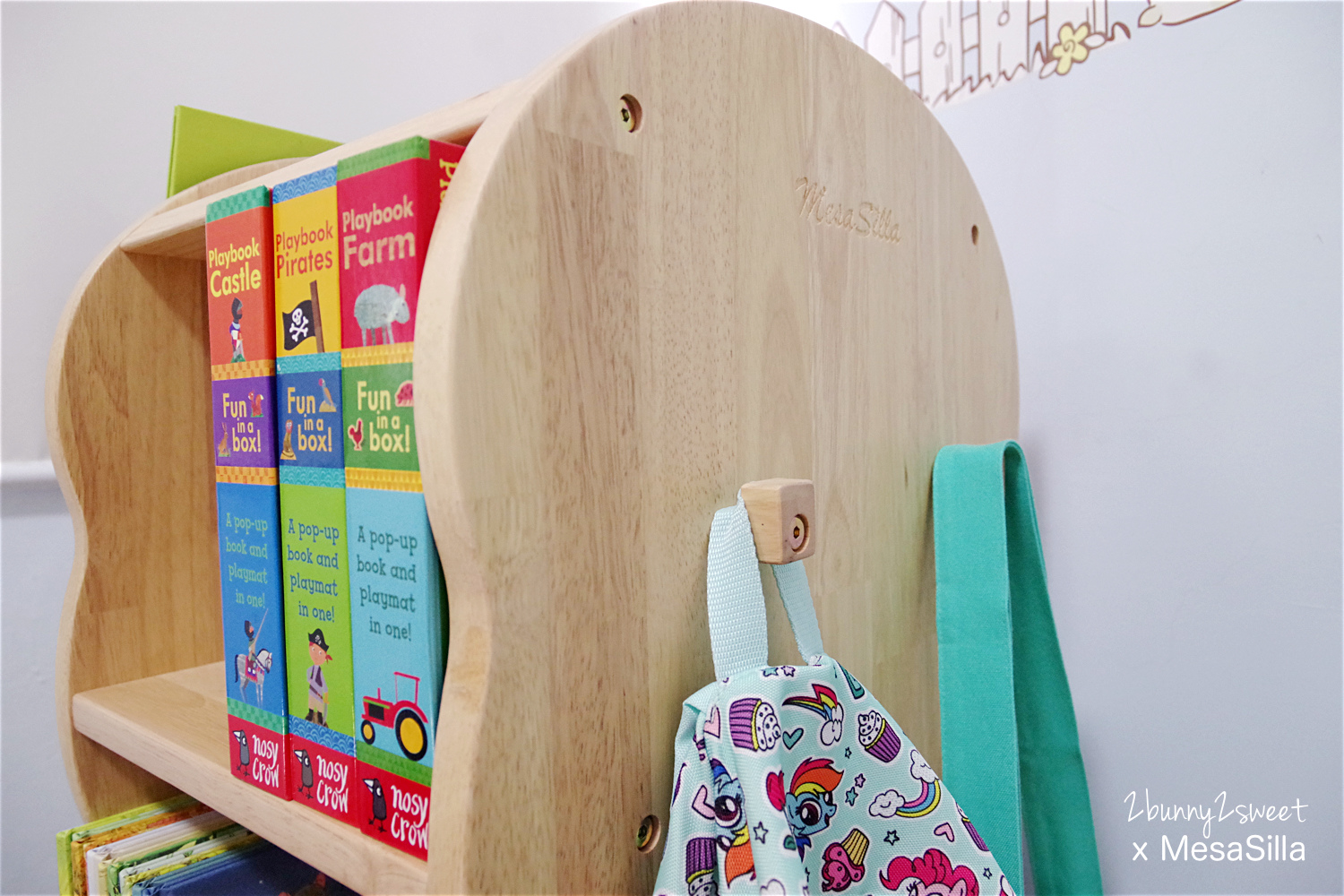 [好物。體驗] Mesasilla 實木旋轉書櫃～不僅方便幼兒拿取書籍物品，更讓小角落發揮最大收納效益 @兔兒毛毛姊妹花