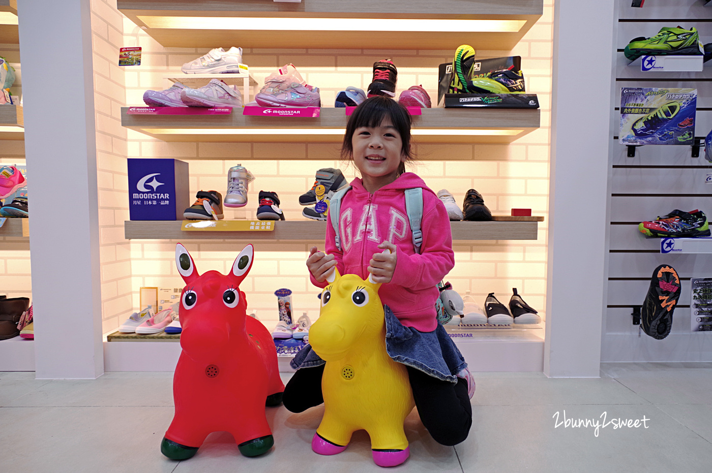 [好店。推薦 ] MOONSTAR 月星 日本第一品牌健康機能鞋～全新『光復門市』在國父紀念館附近開幕囉!! 不論正式、休閒或運動，全家人的舒適好鞋 MOONSTAR 月星 通通有!! @兔兒毛毛姊妹花