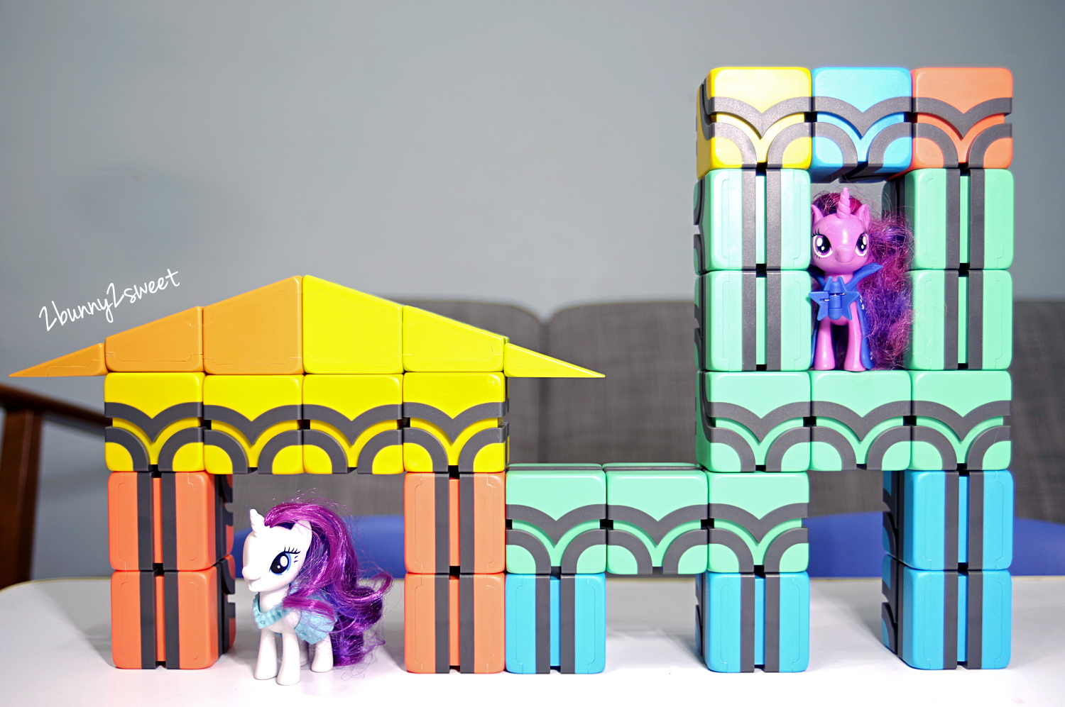[益智玩具。開箱] Qbi 益智磁吸軌道玩具～是嗨翻天的衝刺軌道車，也是磁性積木和益智遊戲～台灣開發製造、獲 2019 德國紐倫堡玩具獎提名的優質玩具 @兔兒毛毛姊妹花