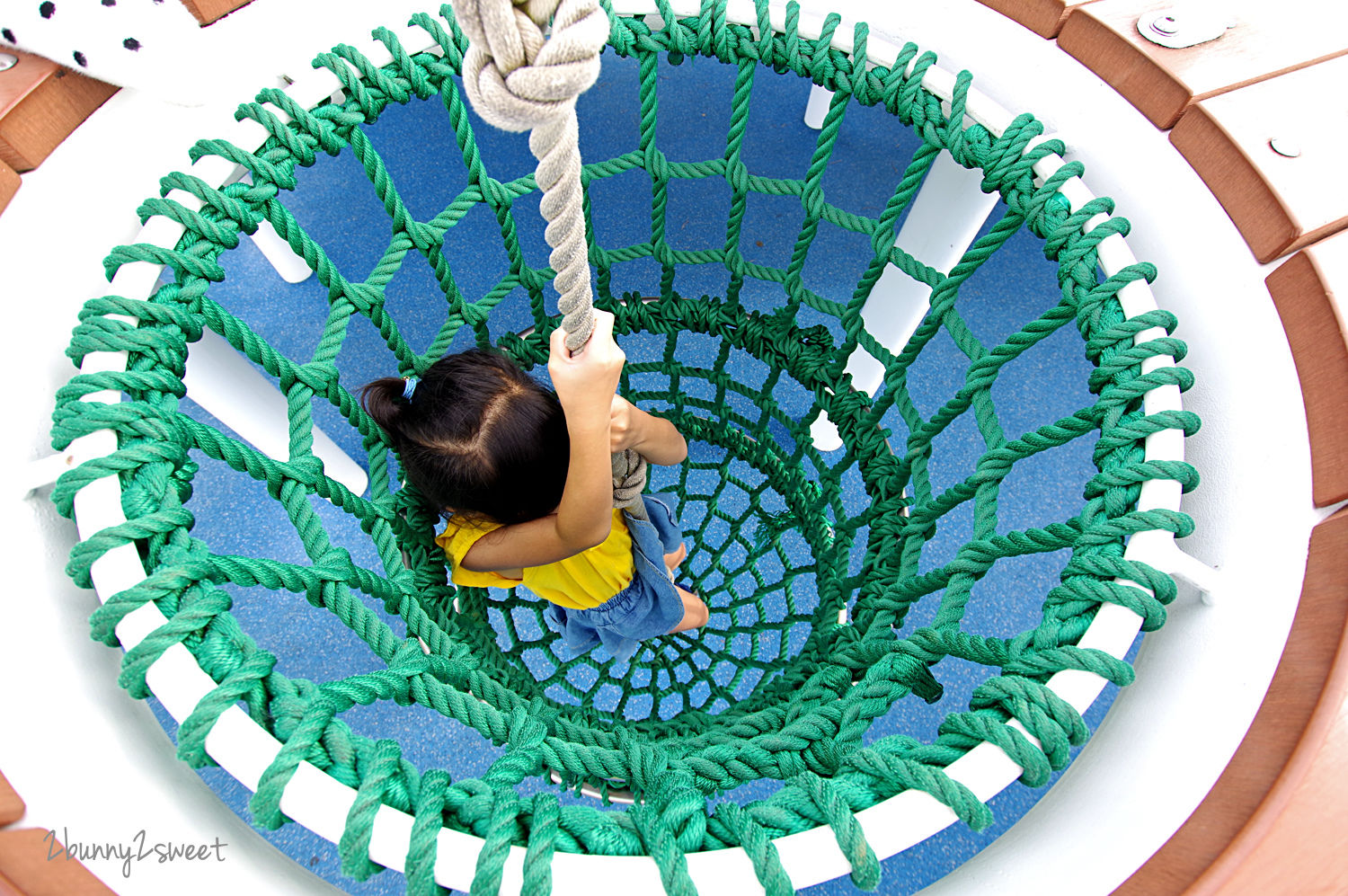 沖繩景點【平和祈念公園】兒童廣場 (子ども広場)～星球攀爬網、巨蛋溜滑梯～命の卵 大型兒童遊樂場真的超好玩 @兔兒毛毛姊妹花