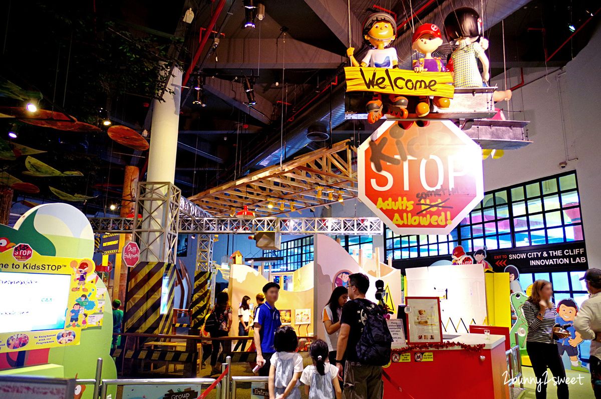 新加坡親子景點》Kids Stop 兒童科學館~雲朵攀爬網、大 J 垂直溜滑梯、恐龍考古沙坑&#8230;邊玩邊學自然科學知識的室內樂園 @兔兒毛毛姊妹花