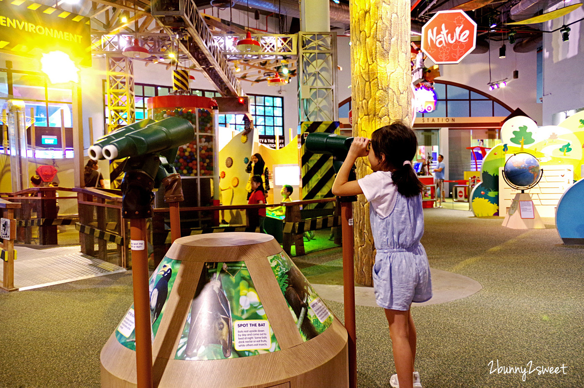[新加坡｜裕廊。親子景點] Kids Stop 兒童科學館~雲朵攀爬網、大 J 垂直溜滑梯、恐龍考古沙坑、均衡飲食超市&#8230;超過 20 個主題遊戲區，邊玩邊學自然科學知識的室內樂園~新加坡親子雨天景點推薦｜室內景點 @兔兒毛毛姊妹花
