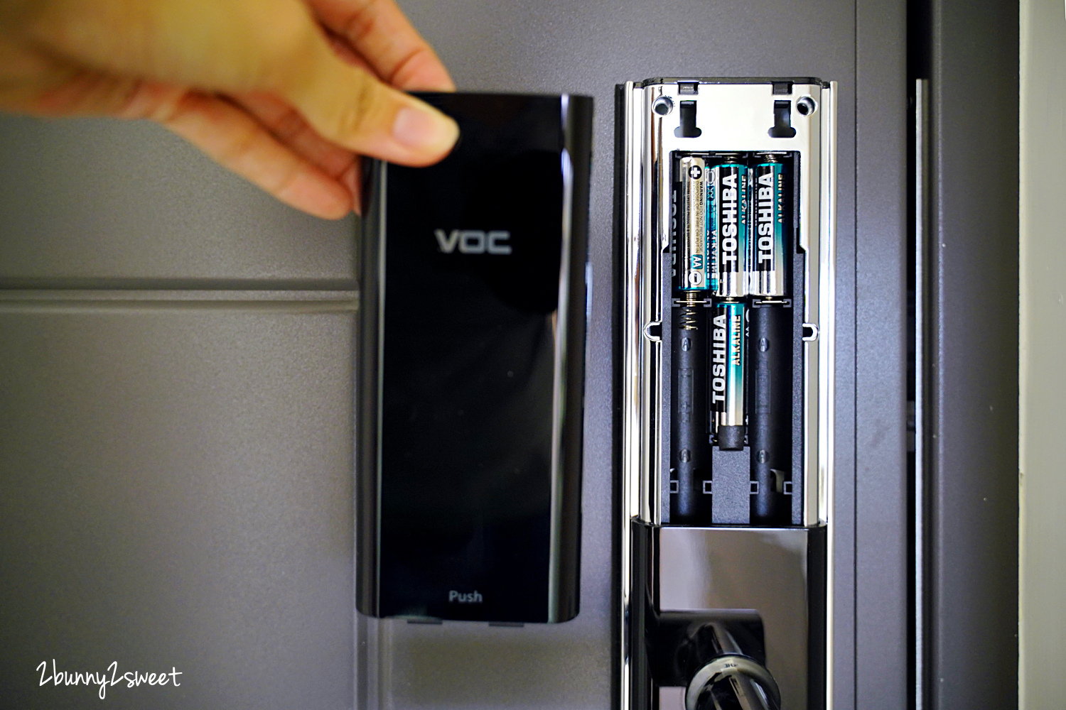 電子鎖推薦》VOC X9+plus 電子鎖～伸出手指就能開門就是這麼方便!! 0.3 秒疾速解鎖、指紋/密碼/卡片/鑰匙都能開，堅固耐用又安全機械鎖體 @兔兒毛毛姊妹花