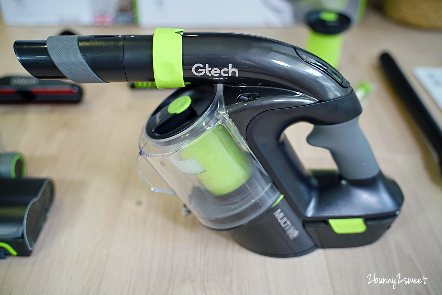 吸塵器推薦》英國 Gtech 小綠 Multi Plus K9 寵物版無線除蟎吸塵器~超強吸力搭配電動滾輪刷頭，拍打吸塵超乾淨，手持、地板兩用!! @兔兒毛毛姊妹花