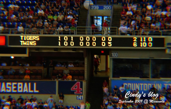 [2009 Minnesota] 第二次看 MLB~雙城打老虎!! @兔兒毛毛姊妹花