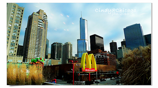 [2010 Chicago] 走進麥當勞的時光隧道~McDonald’s Flagship store @兔兒毛毛姊妹花