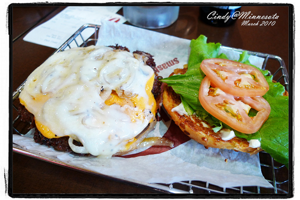 [EAT@TwinCity] Smash Burger = 摔爛的漢堡!!?? @兔兒毛毛姊妹花