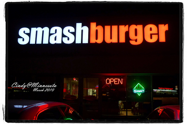 [EAT@TwinCity] Smash Burger = 摔爛的漢堡!!?? @兔兒毛毛姊妹花