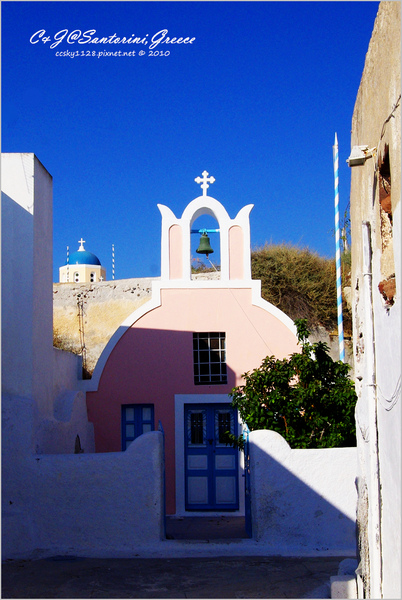 [2010 Greece] 。第二十章。走在伊亞，轉個彎就遇到藍頂教堂 @兔兒毛毛姊妹花